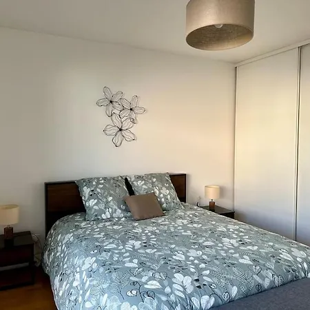 Apartment 2 Pieces 57m2 Terrasse Sur Cour Proche Paris Porte Maillot *