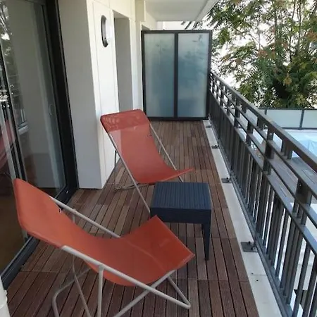 2 Pieces 57m2 Terrasse Sur Cour Proche Paris Porte Maillot