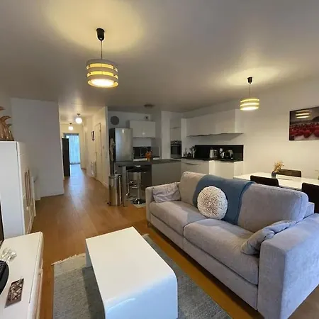 Apartment 2 Pieces 57m2 Terrasse Sur Cour Proche Paris Porte Maillot