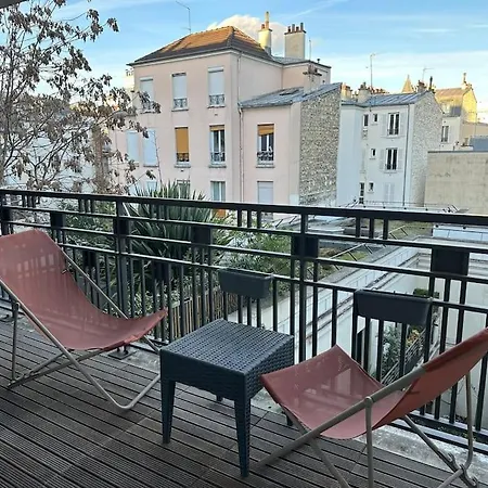 2 Pieces 57m2 Terrasse Sur Cour Proche Paris Porte Maillot Apartment