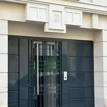 2 Pieces 57m2 Terrasse Sur Cour Proche Paris Porte Maillot