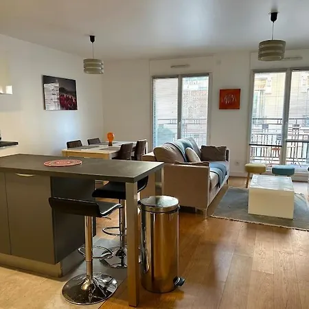 2 Pieces 57m2 Terrasse Sur Cour Proche Paris Porte Maillot