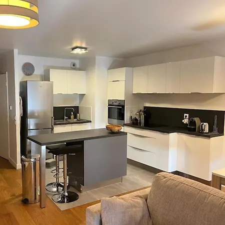Apartment 2 Pieces 57m2 Terrasse Sur Cour Proche Paris Porte Maillot