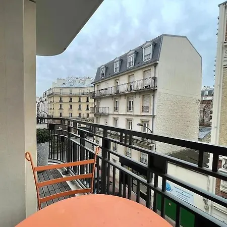 2 Pieces 57m2 Terrasse Sur Cour Proche Paris Porte Maillot Apartment